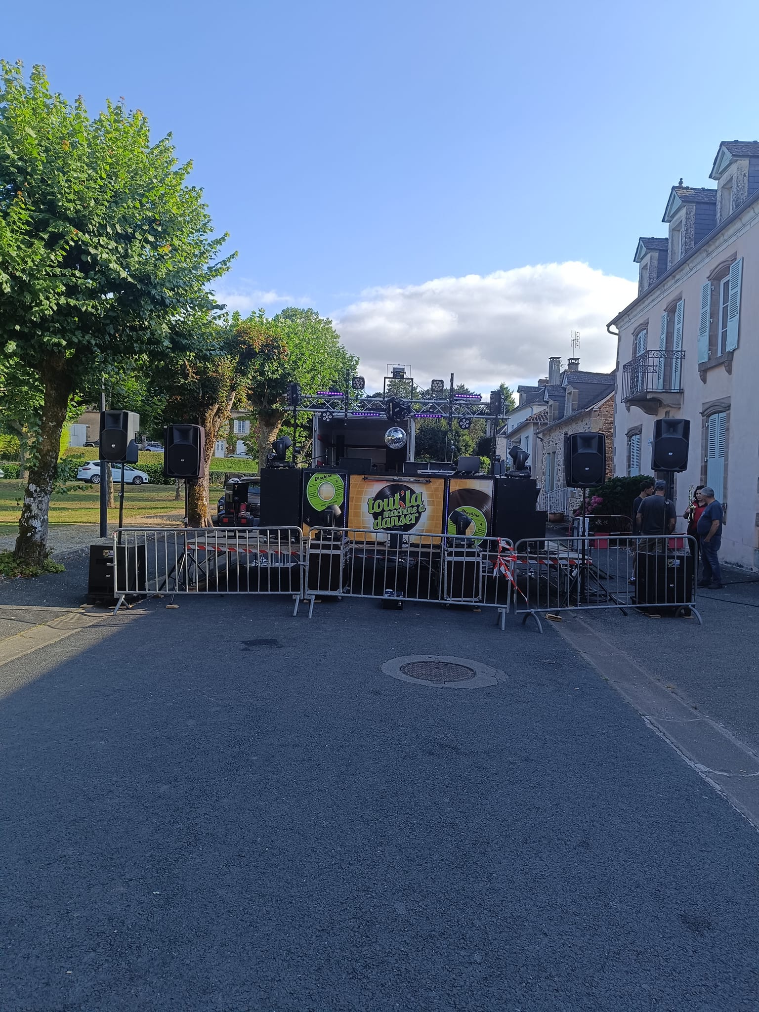 Tout'la machine à danser - Évènements extérieurs